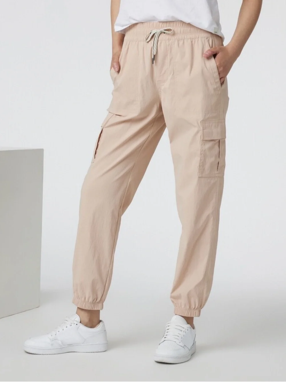 Vuori Scout Jogger Cargo Pants Tan Women’s Large Lightweight Hiking Athleisure